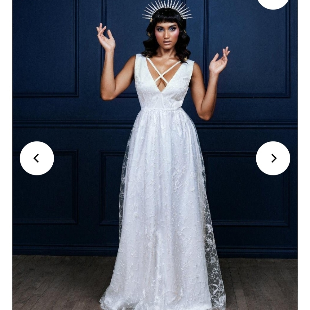 Chic White Lace Wedding Dress